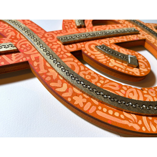 Detailed view of the original acrylic painting on layered wood "Deixa-me ser" by Mário Belém, highlighting the expressive hand-painted typography, the intricate graphic elements, and the depth of the overlapping wood layers.