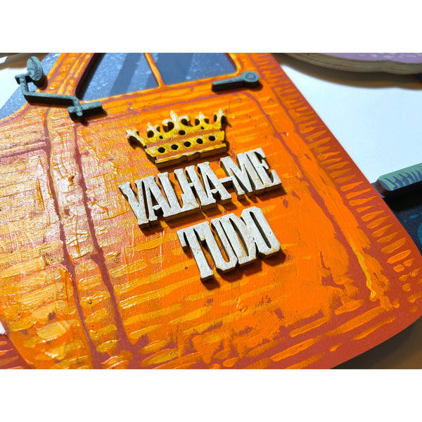 Detailed view of the original acrylic painting on layered wood "Valha-me tudo" by Mário Belém, highlighting the intricate hand-painted typography, the depth of the overlapping wood layers, and the vibrant graphic details.